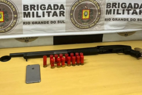 Homem é preso pela Brigada Militar por porte ilegal de arma de fogo em Guaíba