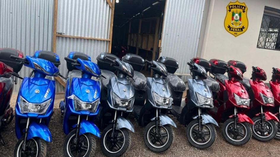 Mais de 100 motocicletas elétricas são montadas por apenados em presídio do RS