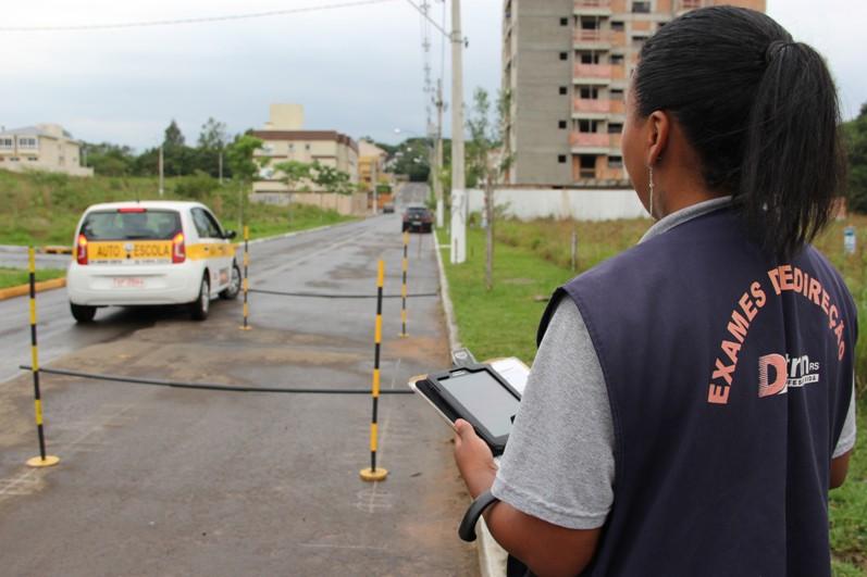 Manual nacional altera critérios da prova prática da CNH e deixa baliza fora como etapa eliminatória