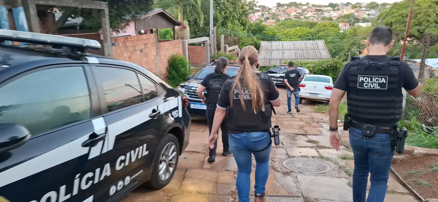 Operação cumpre 12 ordens judiciais contra suspeitos de tortura a adolescente na Zona Leste de Porto Alegre