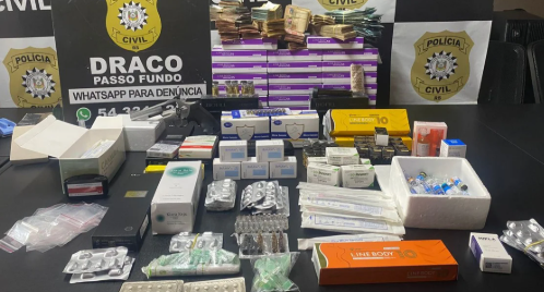Operação prende policiais e civis por suspeita de extorsão e comércio ilegal de armas em Passo Fundo