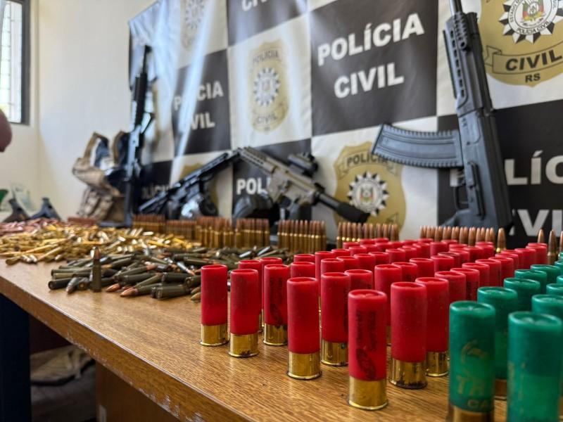 Polícia Civil apreende oito armas e mais de 2 mil munições na Vila Bom Jesus, em Porto Alegre