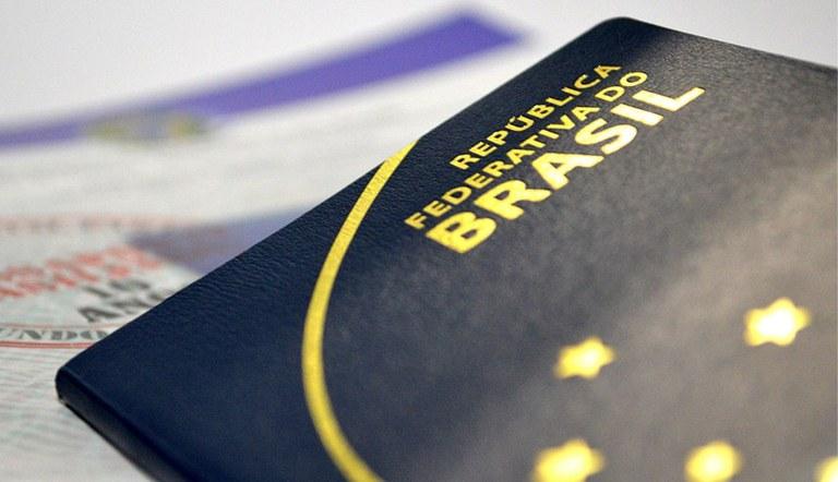 Alta procura por passaportes esgota vagas de agendamento em março na Capital
