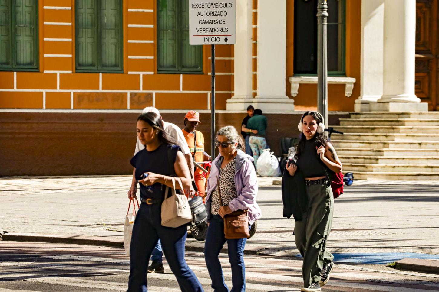 Semana começa com sol, mas frente fria derruba temperaturas na Região Metropolitana