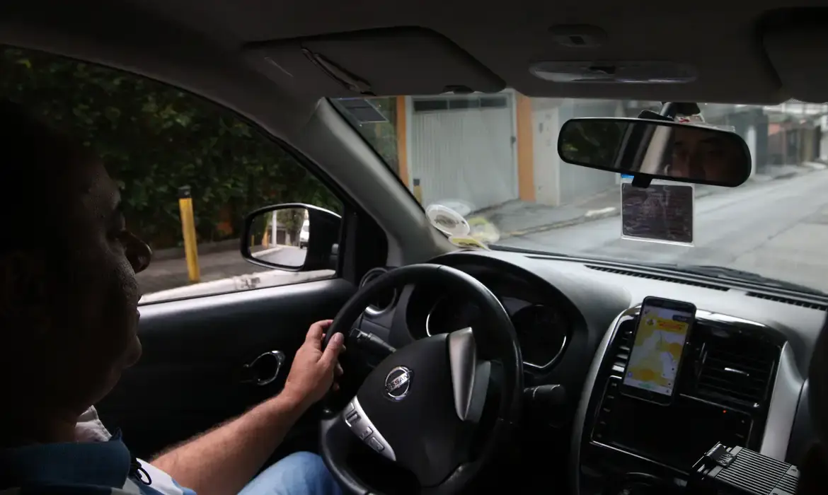 Aplicativos de entrega e de transporte deverão detalhar custos das corridas aos consumidores
