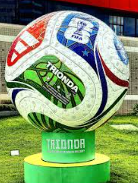 Bola oficial da Copa 2026 chega a Porto Alegre com instalação no Gasômetro