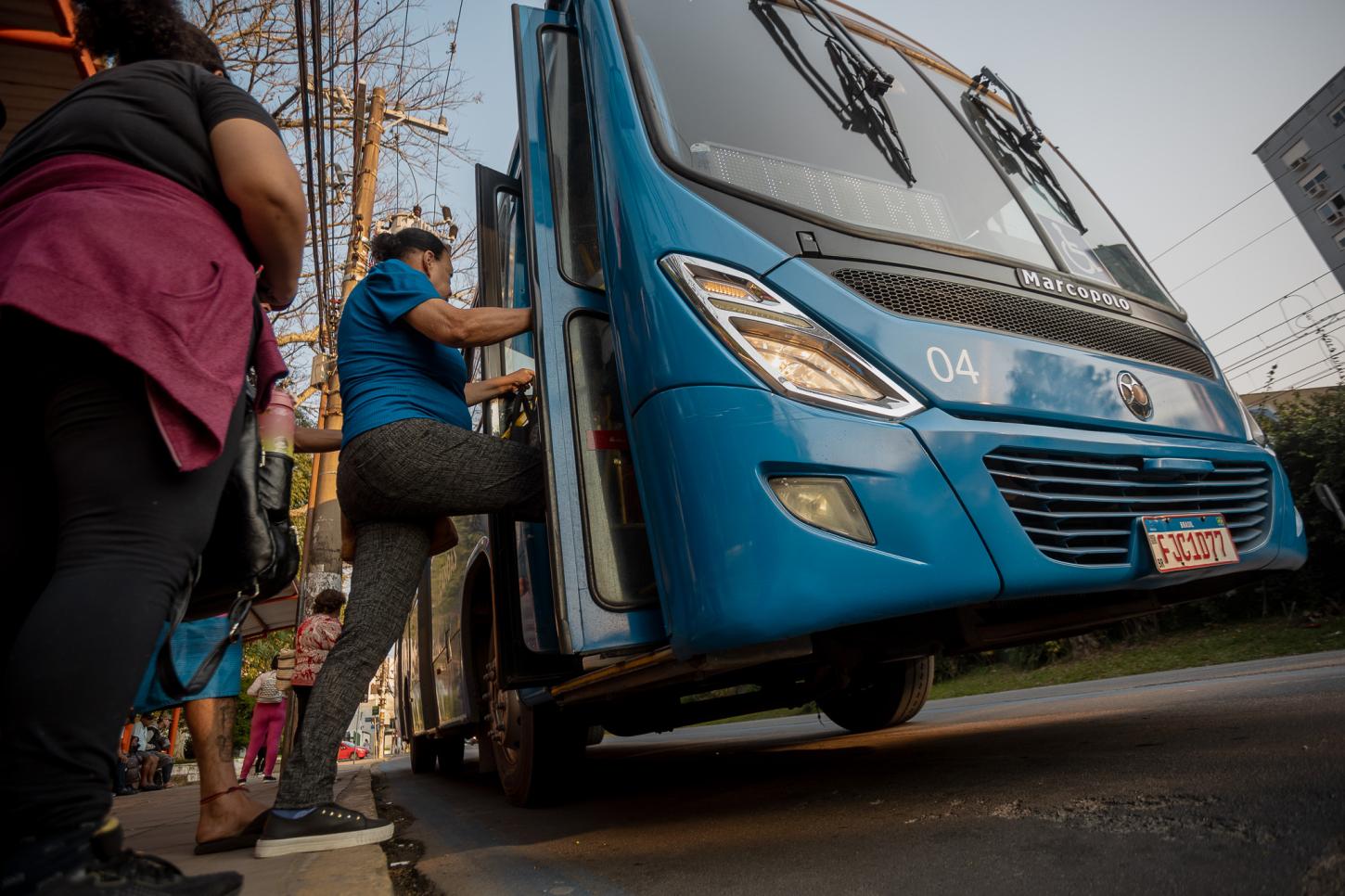 Canoas torna permanente a gratuidade no transporte coletivo e mantém turno reduzido no serviço público