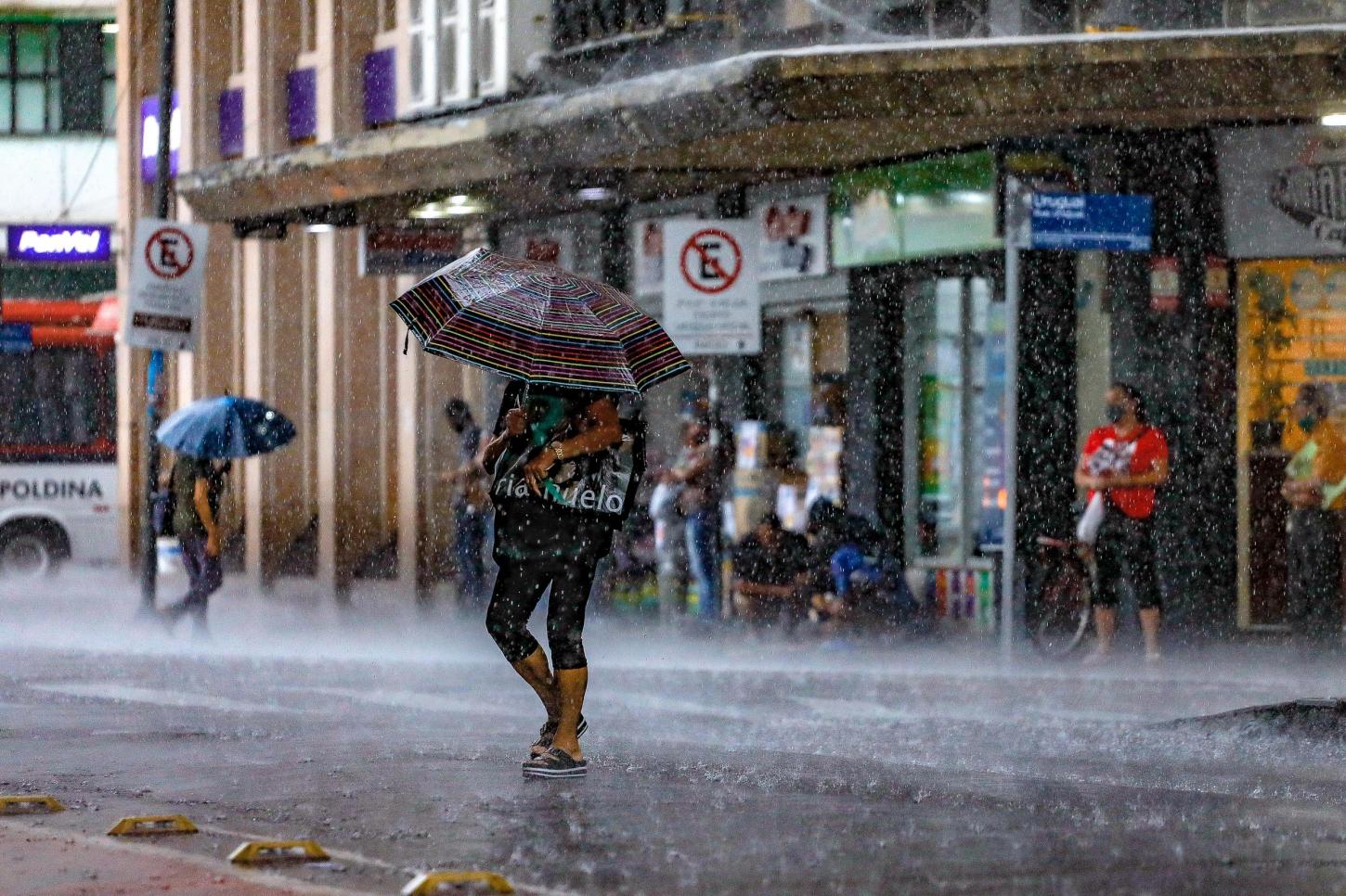 Chuva atinge grande parte do RS nesta quarta-feira e acumulados podem chegar a 70 mm