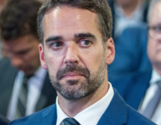 Eduardo Leite anuncia pré-candidatura à Presidência e diz que o Brasil tem “problema de direção”