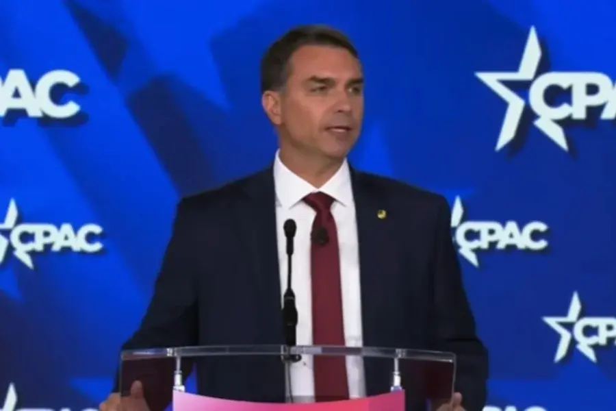 Fala de Flávio Bolsonaro sobre entregar terras raras brasileiras aos EUA amplia tensão entre governo e oposição