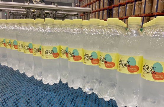 Fruki lança novos sabores de Água da Pedra e amplia linha de bebidas no Sul