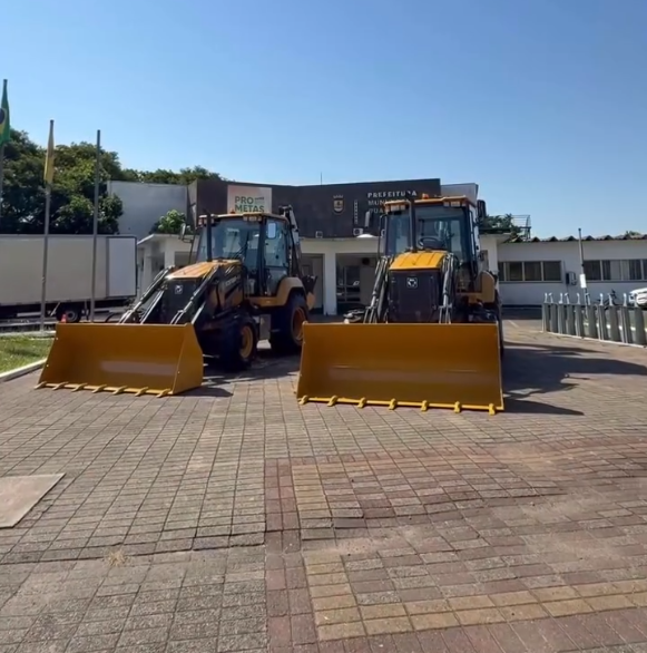 Guaíba recebe duas retroescavadeiras com investimento de R$ 380 mil