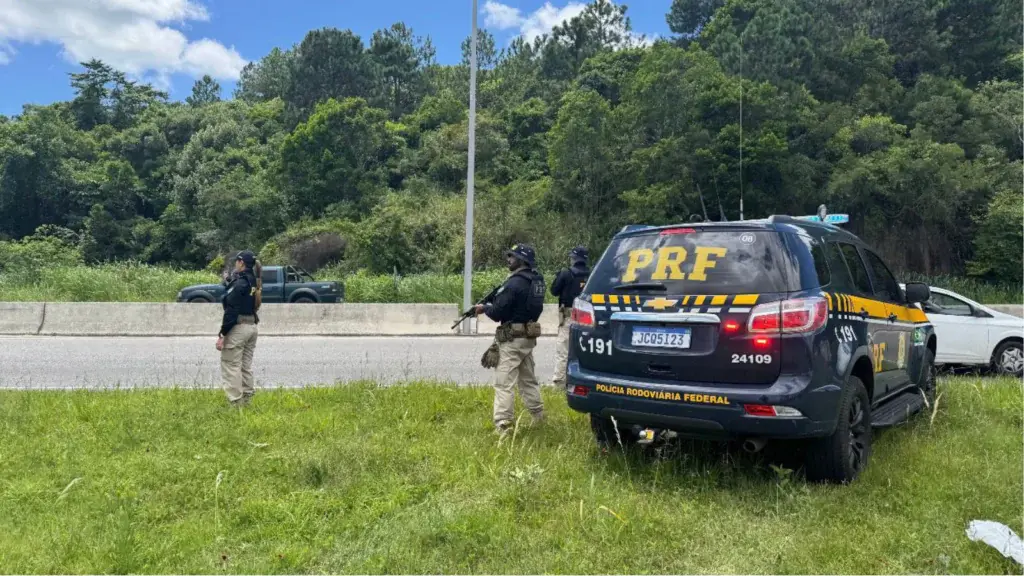 Homem é detido com droga e anabolizantes durante abordagem na BR-116, em Guaíba