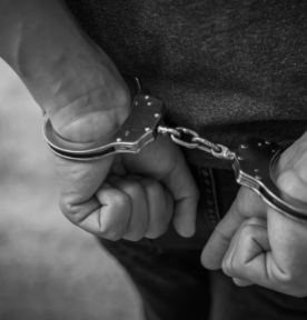 Homem é preso por violência doméstica contra a mãe idosa em Guaíba