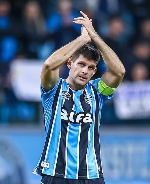 Kannemann obtém cidadania brasileira e deixa de ocupar vaga de estrangeiro no elenco do Grêmio