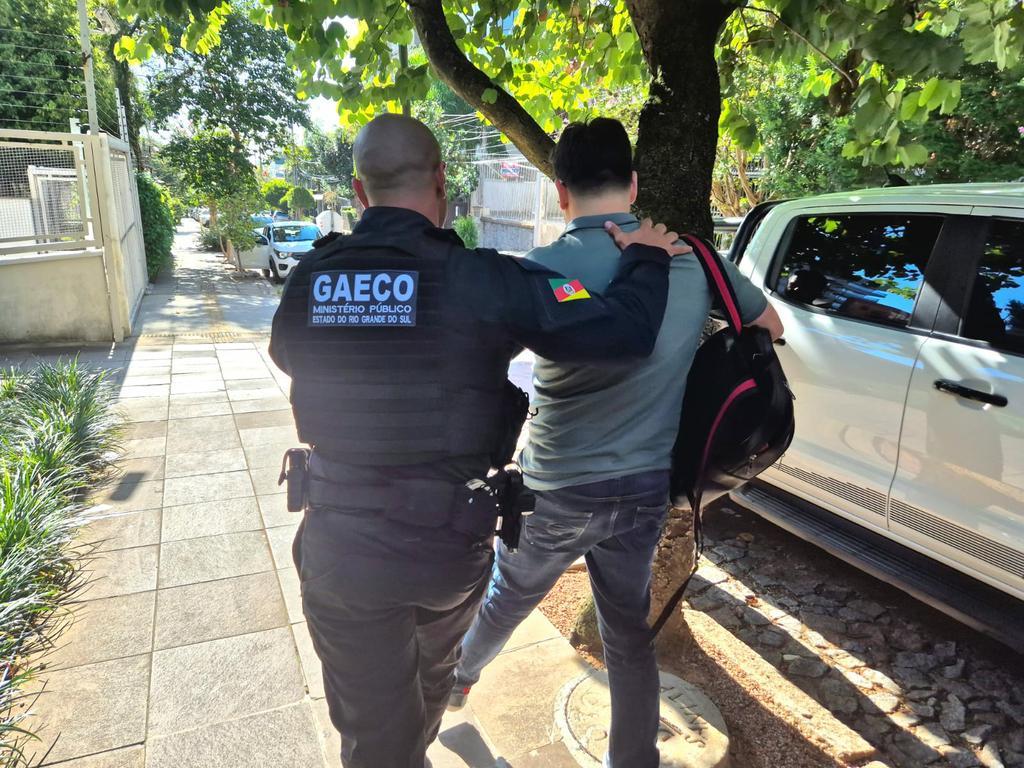 MPRS prende advogado denunciado por estupro e outros crimes contra 10 vítimas em Porto Alegre