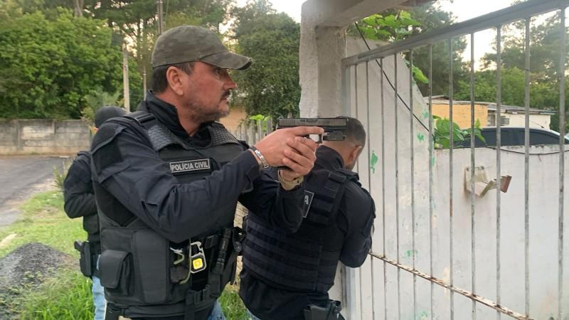 Operação da Polícia Civil prende quatro suspeitos de latrocínio ocorrido durante venda de celular na capital