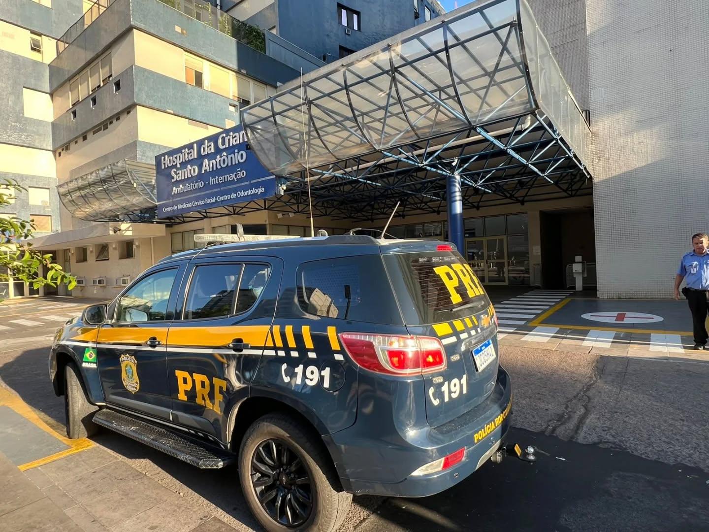 PRF escolta ambulância com paciente para transplante em hospital de Porto Alegre