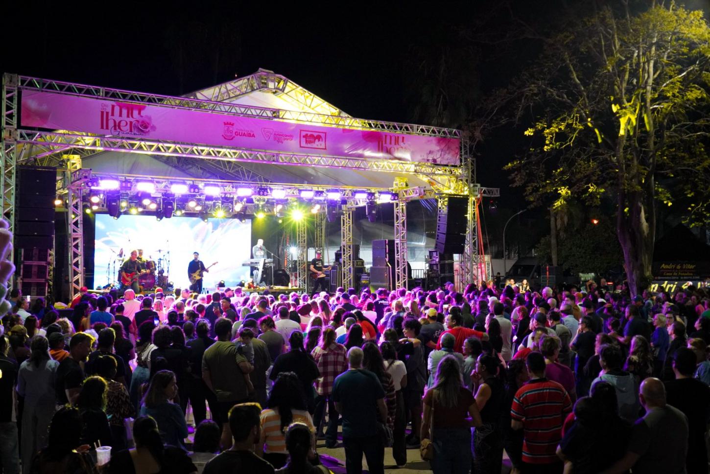 Show da banda Nenhum de Nós reúne público na Praça Gastão Leão no encerramento da programação do Dia da Mulher