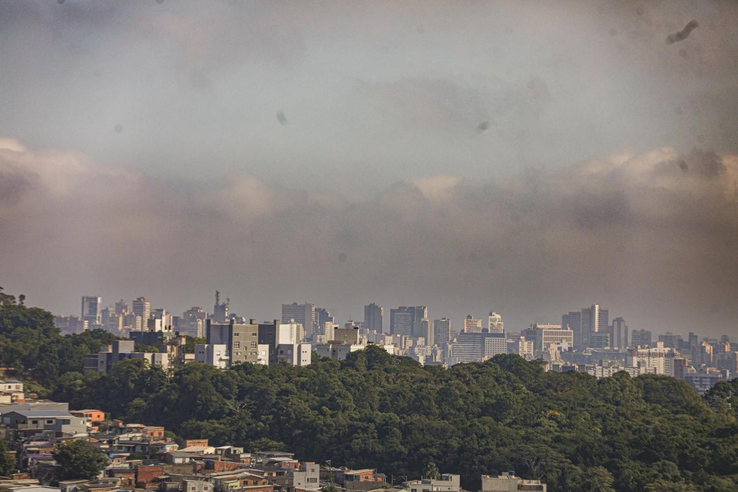 Temperaturas podem chegar a 33°C e provocar chuva isolada no RS nesta quinta-feira