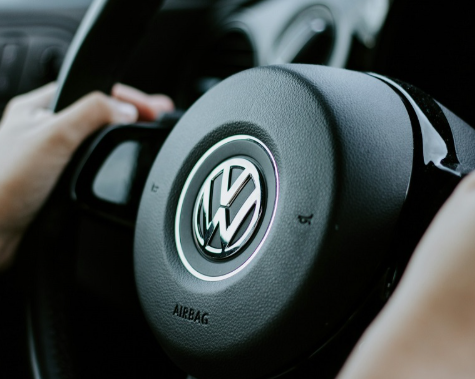 Volkswagen anuncia recall de quase 100 mil carros elétricos por risco de incêndio