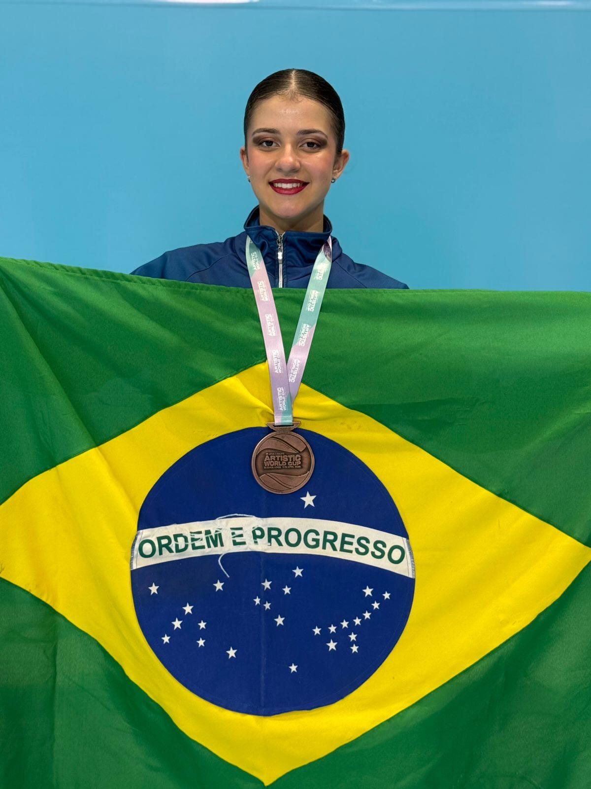 Atleta de Guaíba conquista bronze em semifinal da Copa do Mundo de Patinação Artística em Buenos Aires