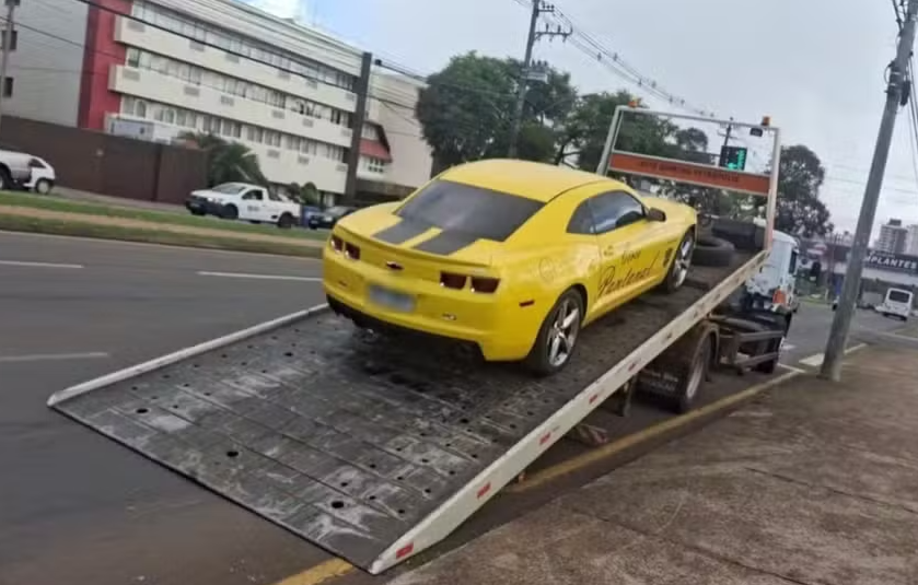 Camaro avaliado em aproximadamente R$ 500 mil é guinchado por IPVA atrasado