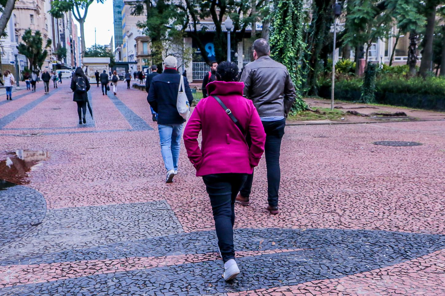 Frente fria e massa de ar polar reduzem temperaturas no RS no início da semana