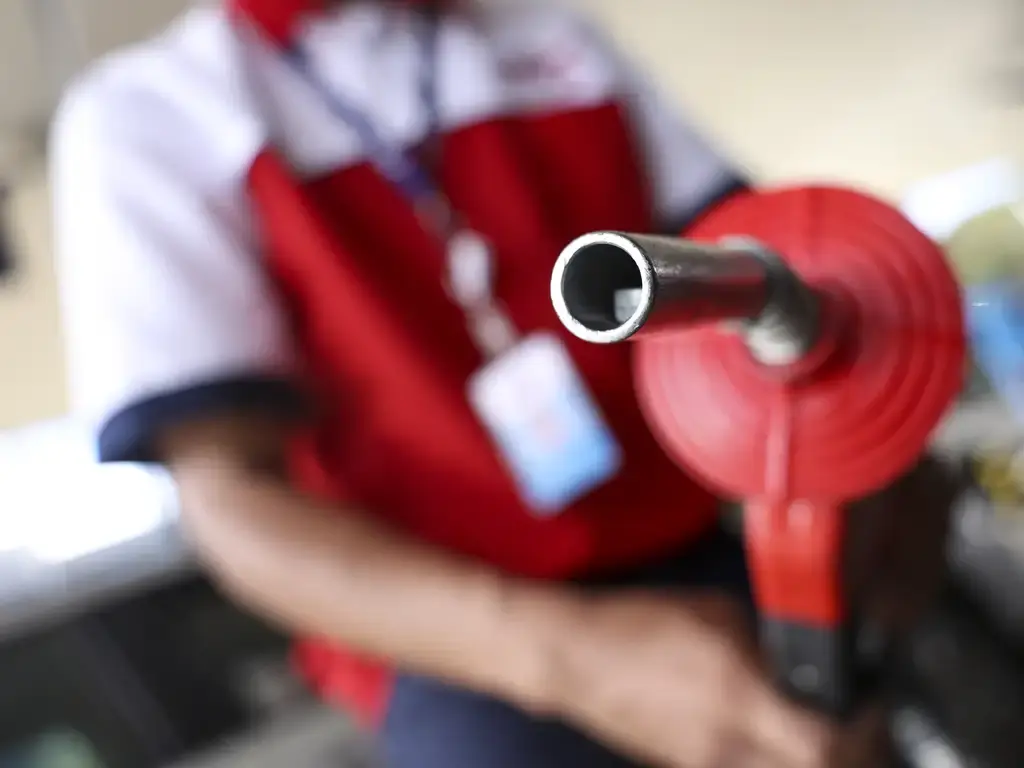 Governo federal prevê elevar mistura de etanol na gasolina para 32% a partir de maio