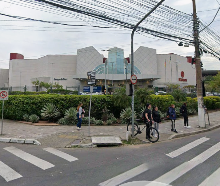 Joalheria é alvo de roubo em shopping de Porto Alegre e polícia procura suspeitos