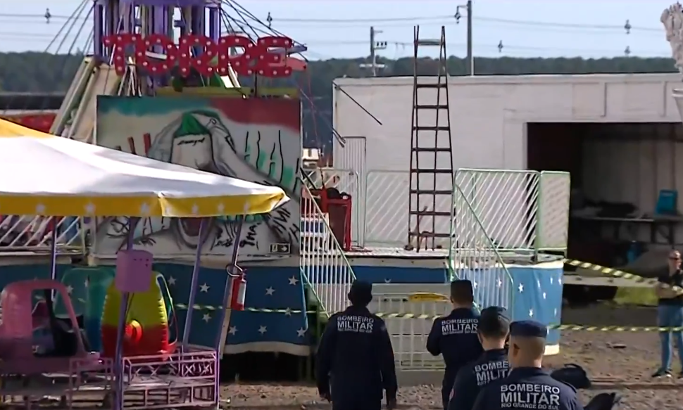 Perícia recolhe peças e amplia investigação sobre acidente em parque de diversões em Guaíba