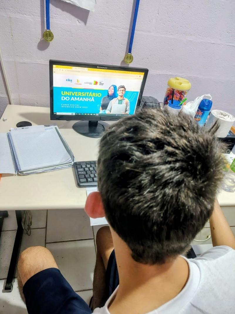 Programa estadual oferece 8 mil vagas gratuitas para preparação ao Enem