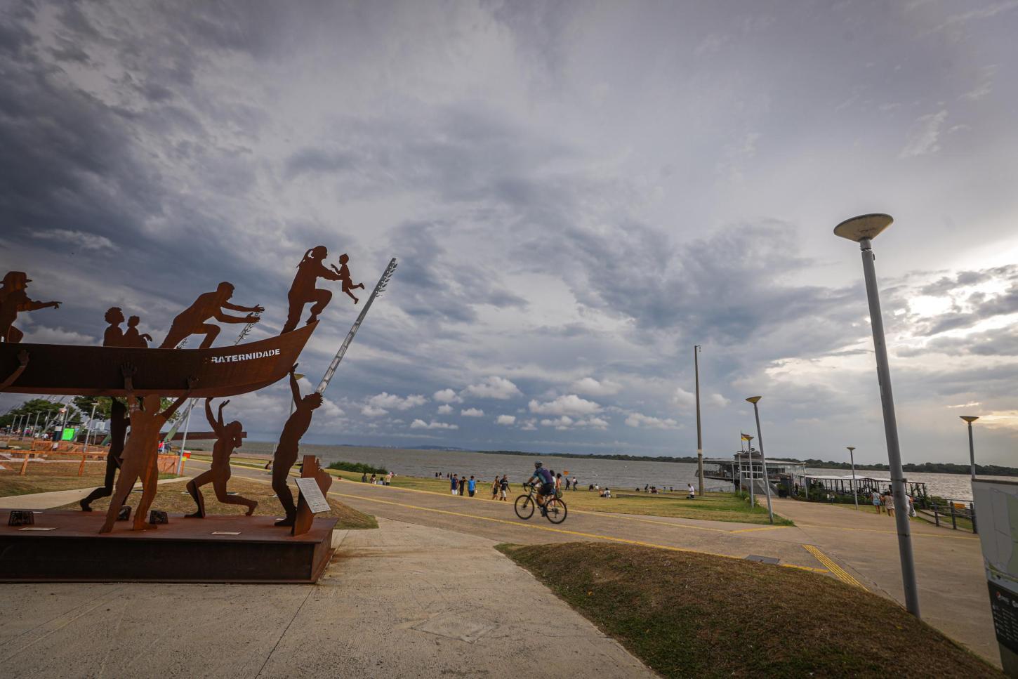 Quarta-feira terá nebulosidade, chuva isolada e alerta para vento de até 60 km/h no RS
