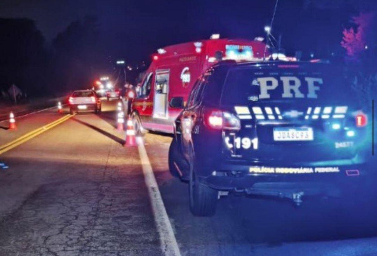 RS: Caminhoneiro morre atropelado enquanto trocava pneu na BR-392, em Canguçu