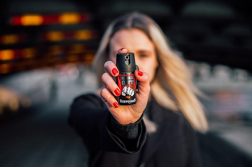 Santa Catarina regulamenta distribuição gratuita de spray de pimenta para mulheres sob medida protetiva