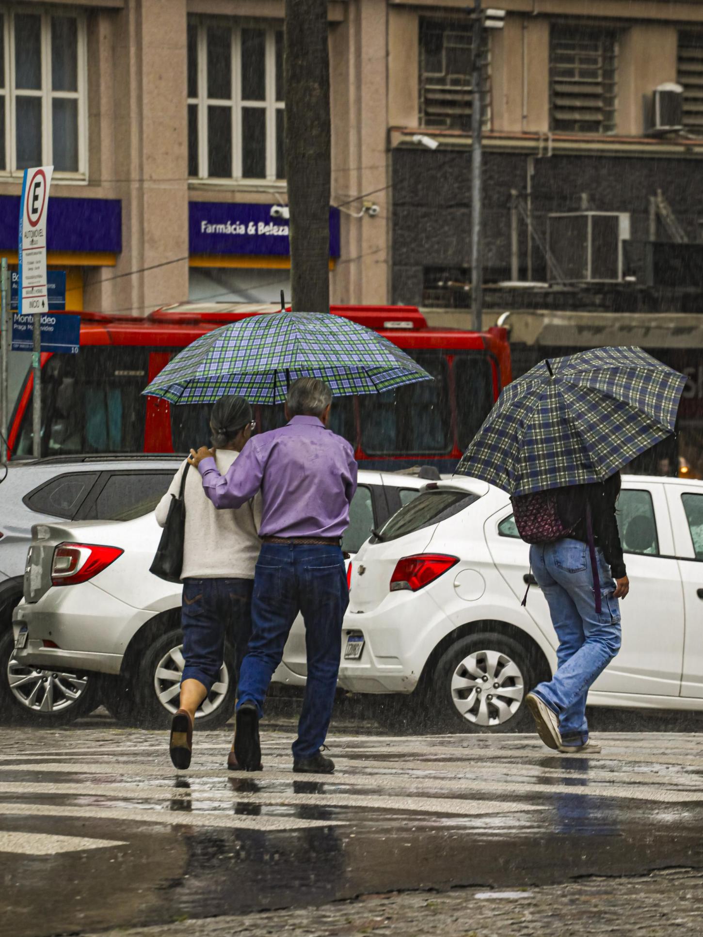 Sexta-feira terá muitas nuvens, chance de chuva isolada e vento forte no litoral do RS