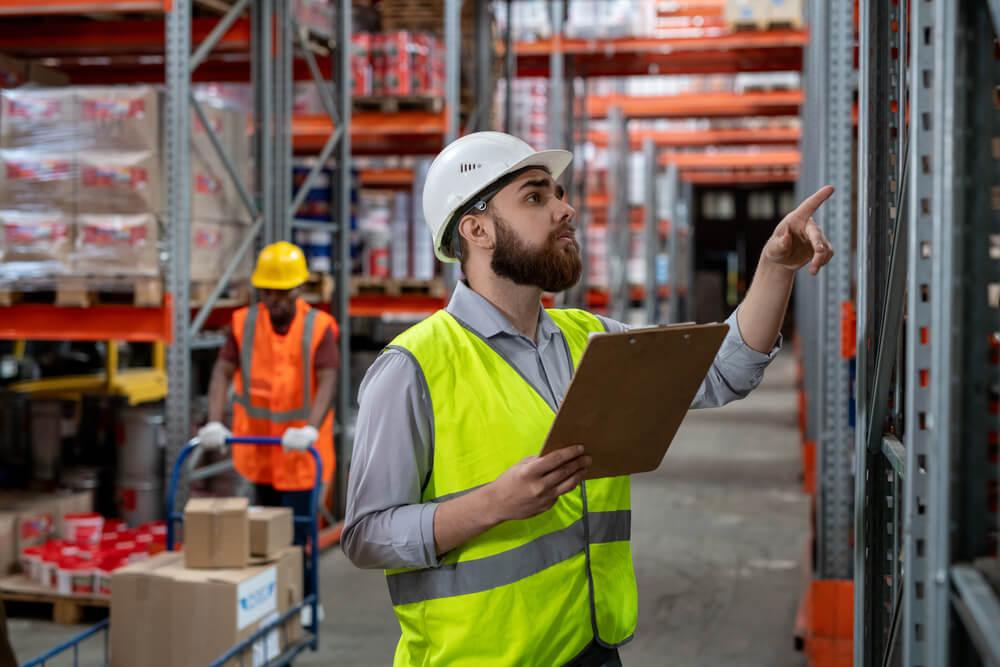Auxiliar de logística e alimentador de linha de produção lideram ofertas de emprego no RS