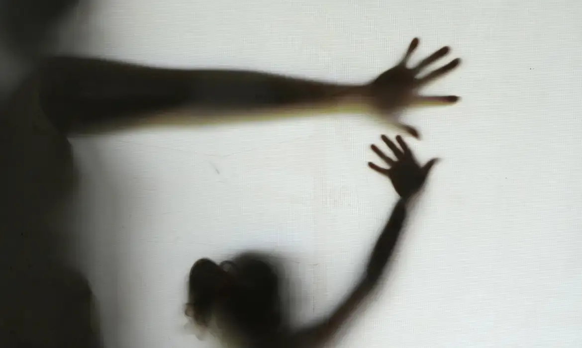 Brasil teve média de 64 meninas vítimas de violência sexual por dia em 14 anos