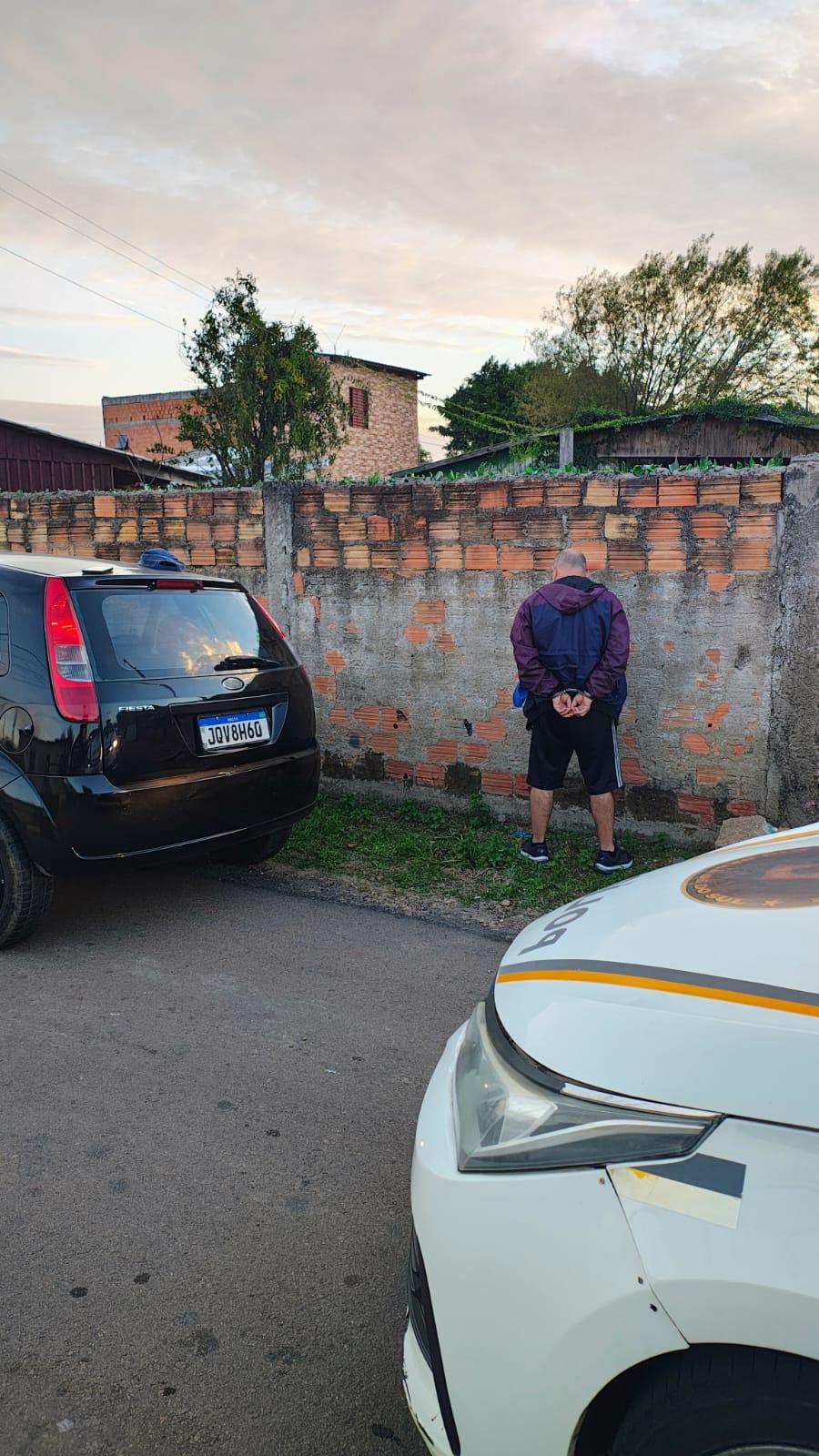 Brigada Militar prende dois homens e recaptura foragidos durante operação em Guaíba