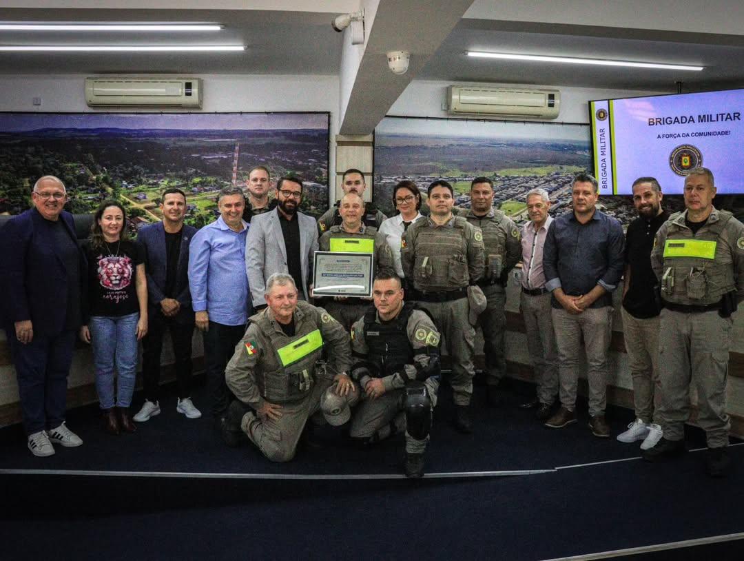 Câmara de Eldorado do Sul presta homenagem à Brigada Militar durante sessão legislativa