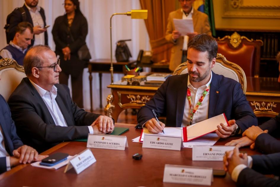 Estado e direção da CMPC alinham ações para assegurar regularidade do Projeto Natureza em Barra do Ribeiro