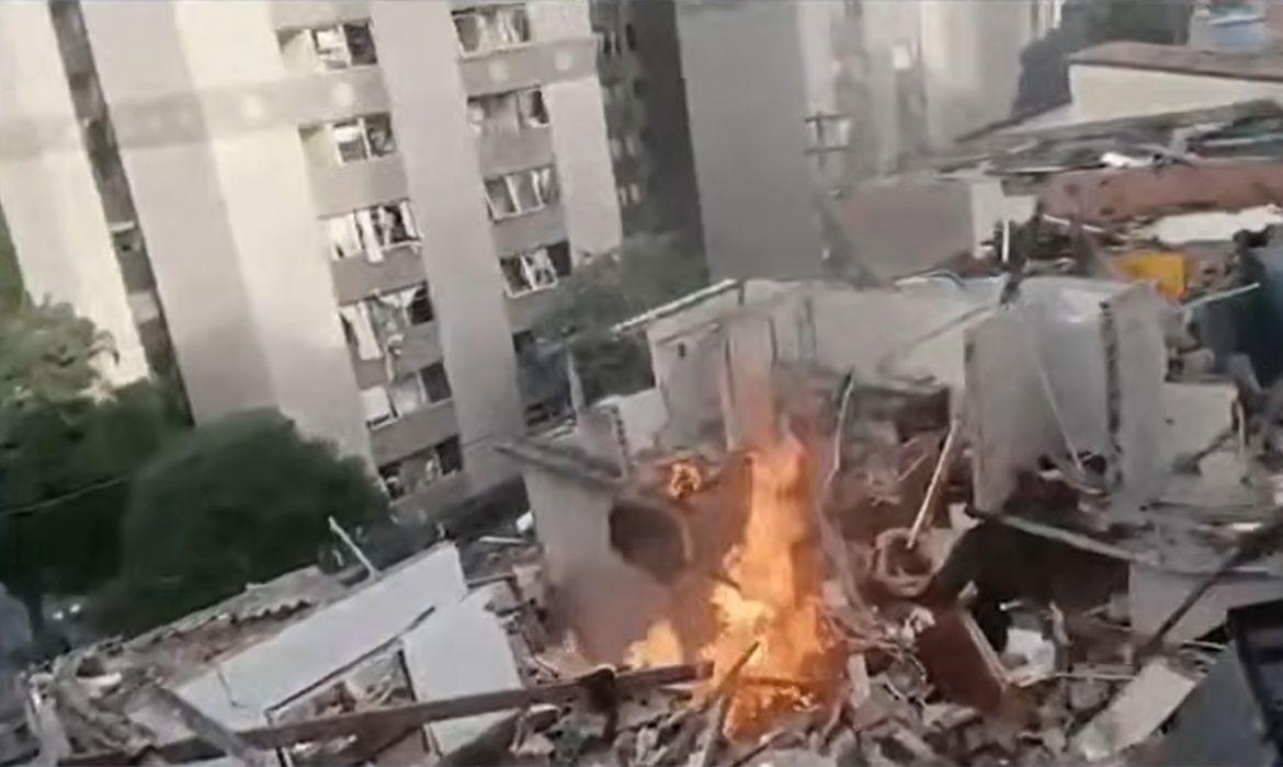 Explosão após vazamento de gás deixa um morto, três feridos e destrói imóveis na zona oeste de São Paulo