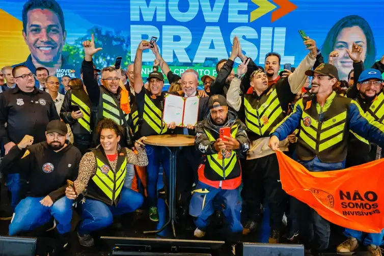 Governo federal lança programa de até R$ 30 bilhões para financiar veículos de motoristas de aplicativo e taxistas
