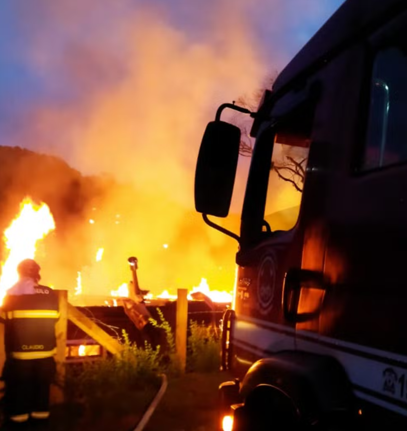 Homem é condenado a 16 anos e 5 meses por incendiar casa da irmã e provocar morte de três animais em Portão