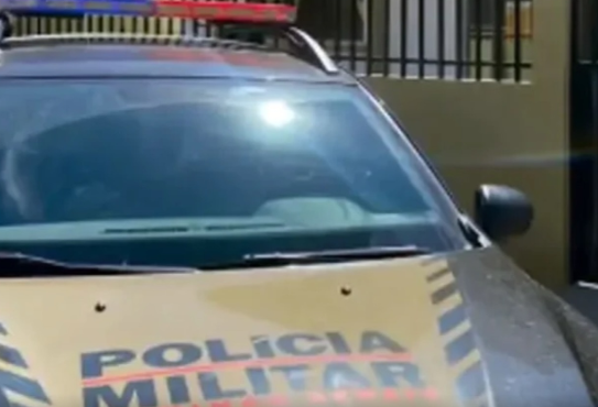 Mulher é presa após jogar água quente na filha adolescente