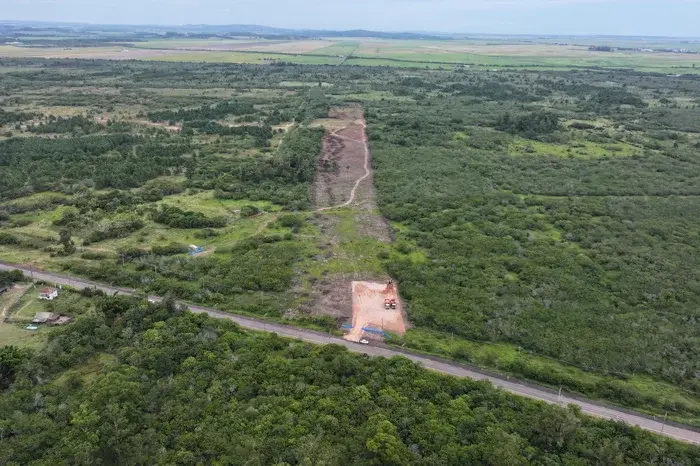 Pendências em terreno da antiga Ford podem atrasar instalação da fábrica de aviões em Guaíba