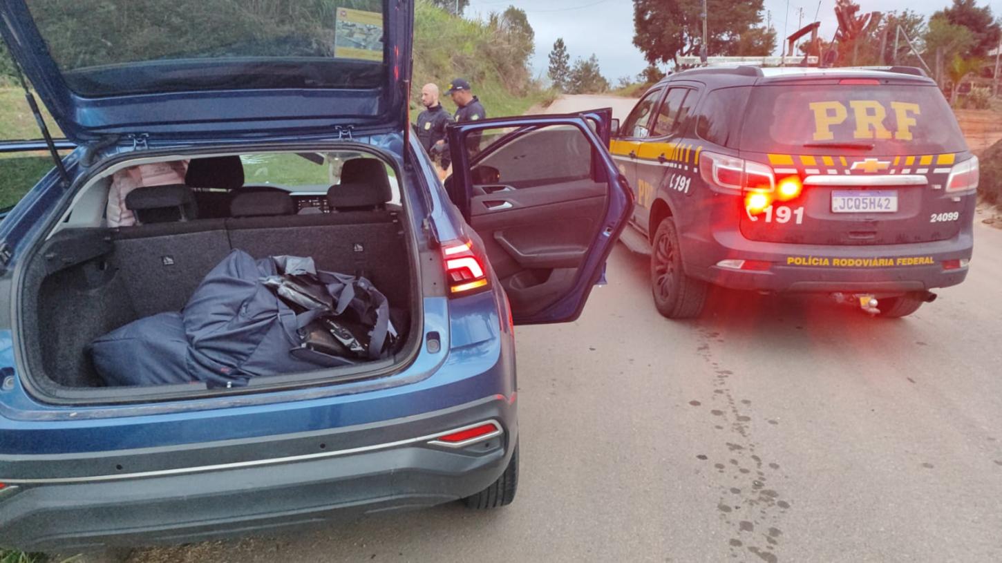 PRF intercepta veiculo com aproximadamente 70 kg de skunk em Barra do Ribeiro após perseguição