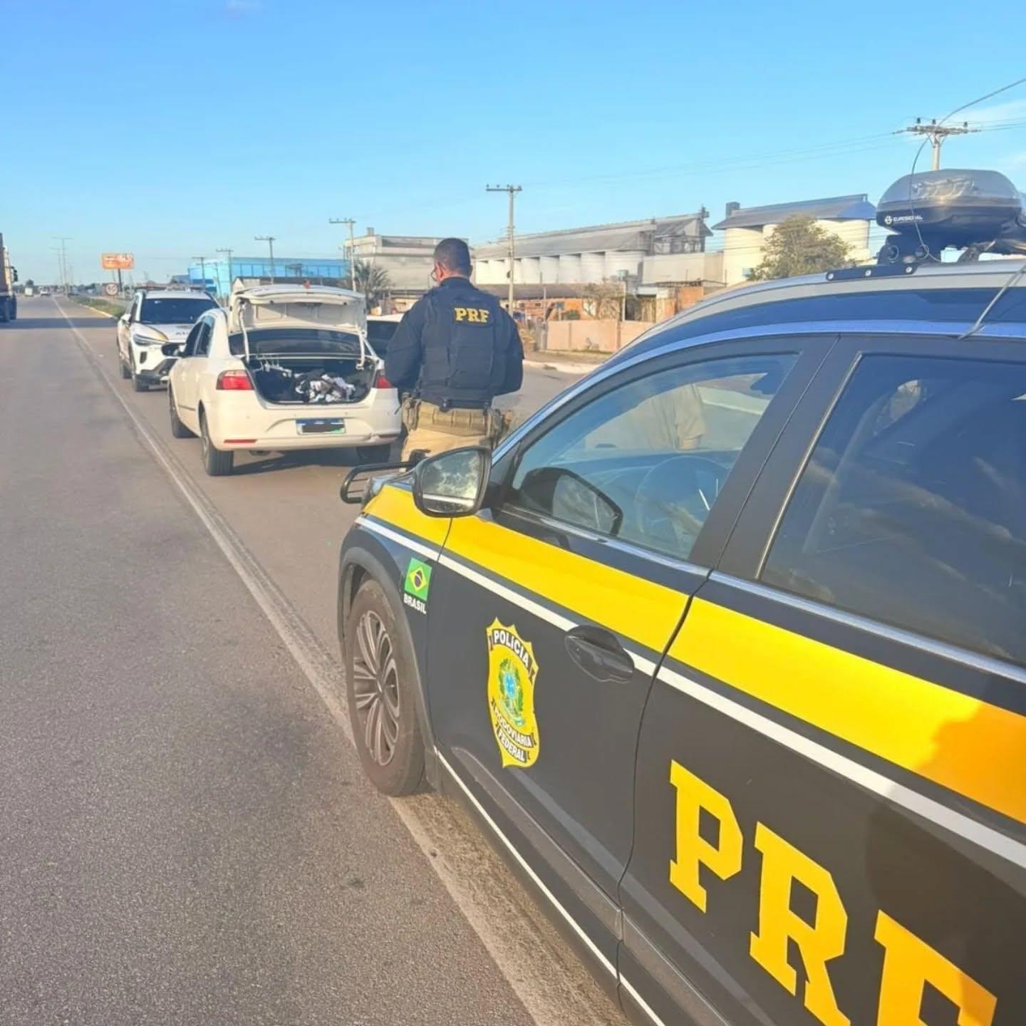 PRF prende quatro pessoas com mercadorias furtadas após abordagem na BR-116