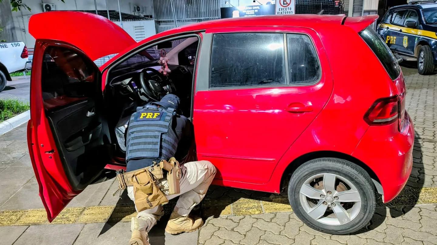PRF recupera veículo roubado há seis anos e prende motorista na BR-116 em Guaíba