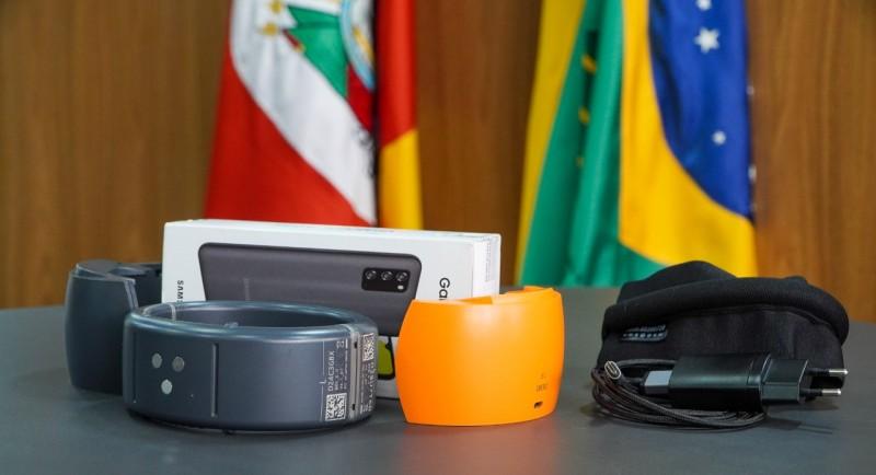 RS amplia monitoramento de agressores com tornozeleira eletrônica e chega a 1,2 mil casos ativos